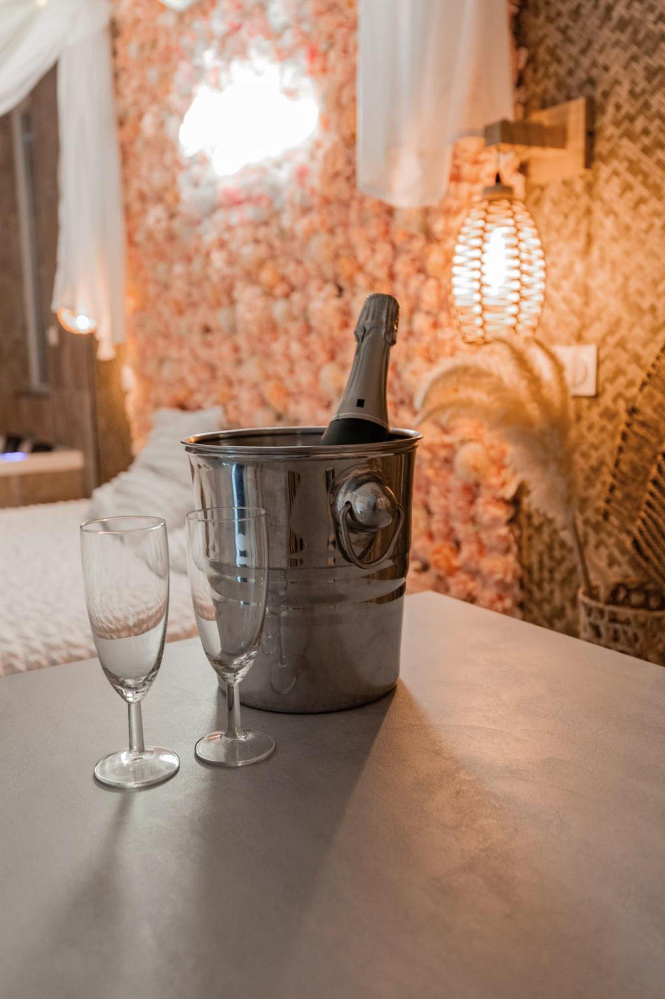 L'Experience Love Room Saint-Jean-Bonnefonds Exterior foto